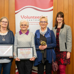 Cantabrainers Volunteer Group, from Cantabrainers Therapeutic Choir, with their Award
