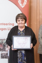 Sara Ford, from Christchurch Kidney Society, with her Award