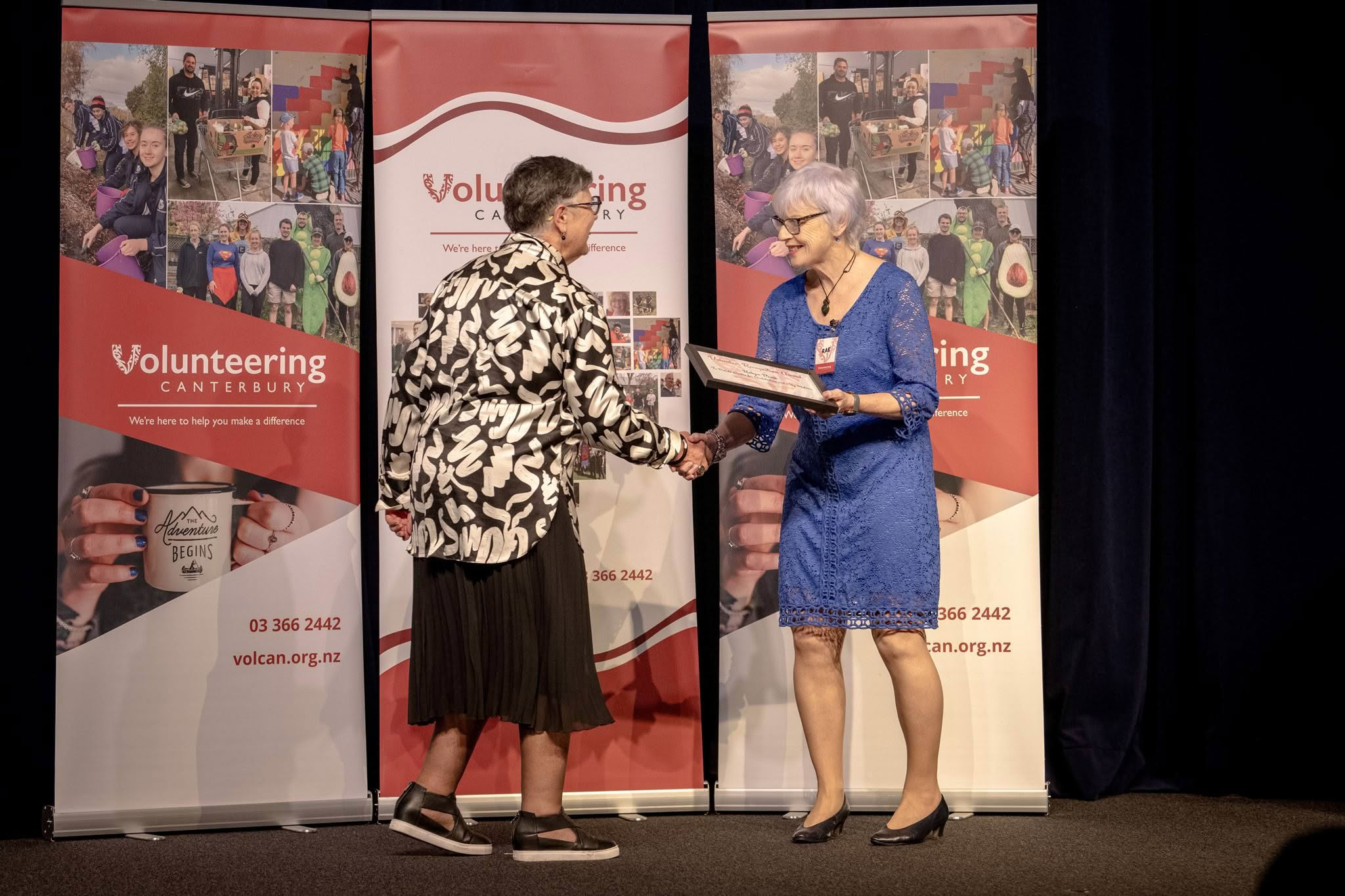 Robyn Peers, Te Putahi Centre for Architecture and City Making, receiving a Volunteer Recognition Award 2026.